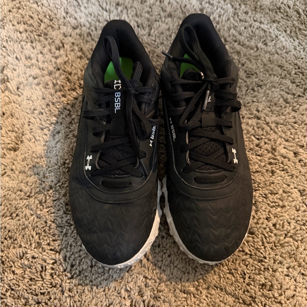 Under Armour boys Black turf Baseball Cleats